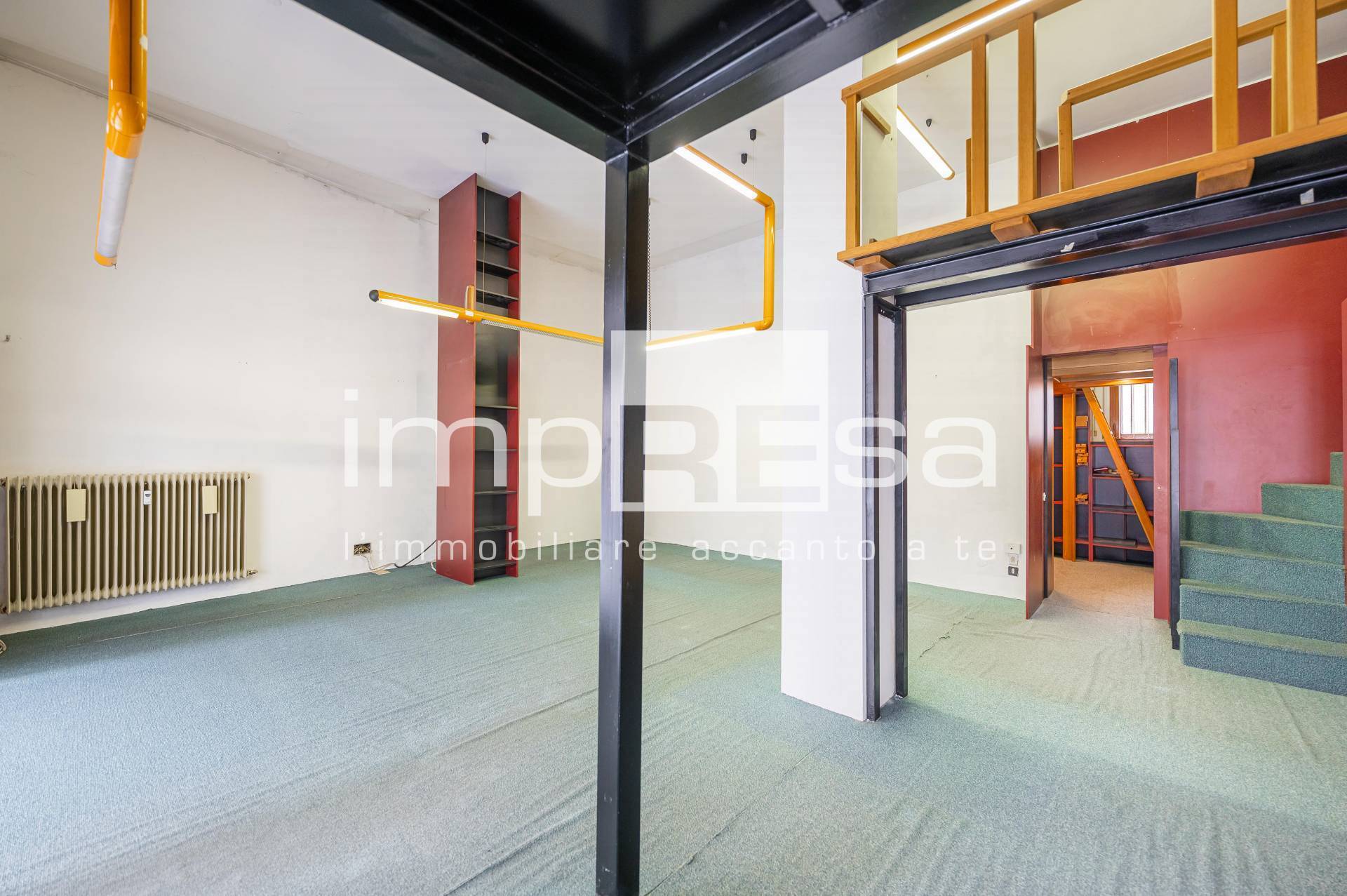 Locale commerciale in vendita a Conegliano, Centro