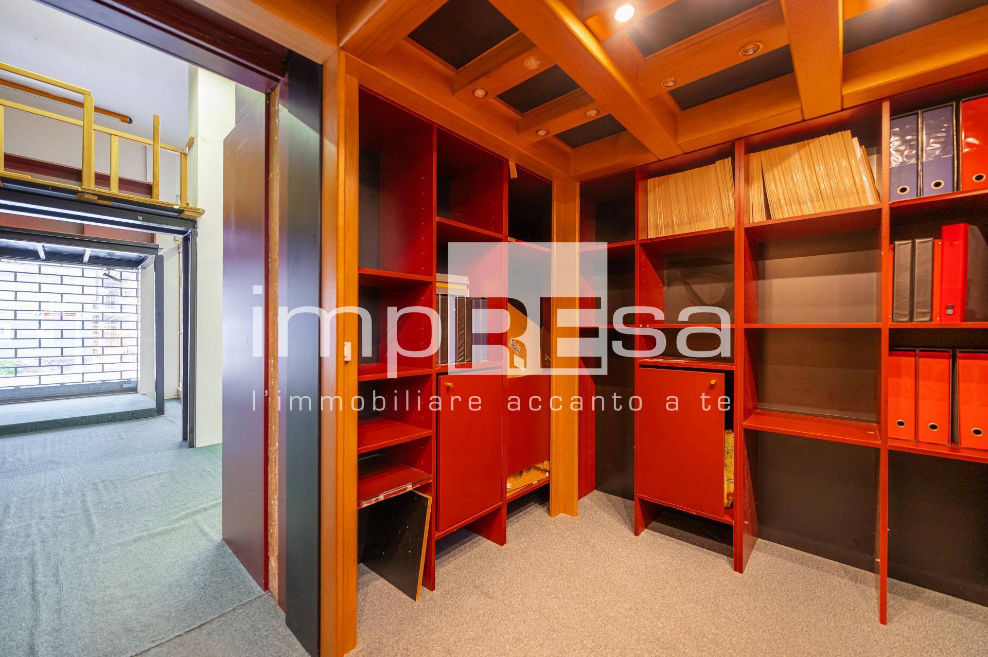 Locale commerciale in vendita a Conegliano, Centro