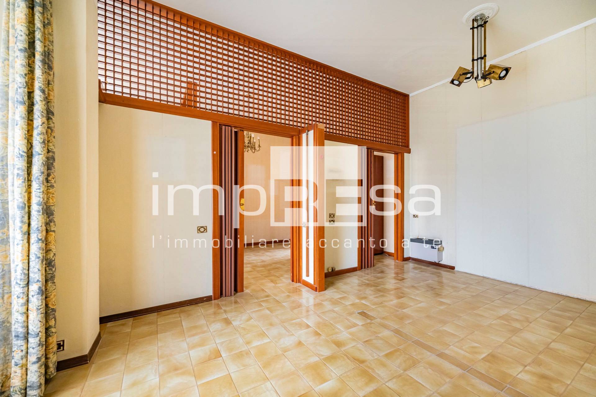 Locale commerciale in vendita a Conegliano, Campolongo