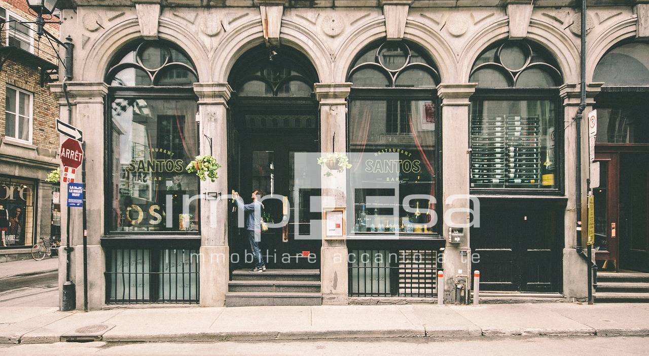 Locale commerciale in affitto a Conegliano, Centro