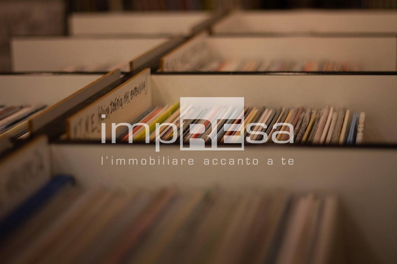 Locale commerciale in affitto a Conegliano, Centro