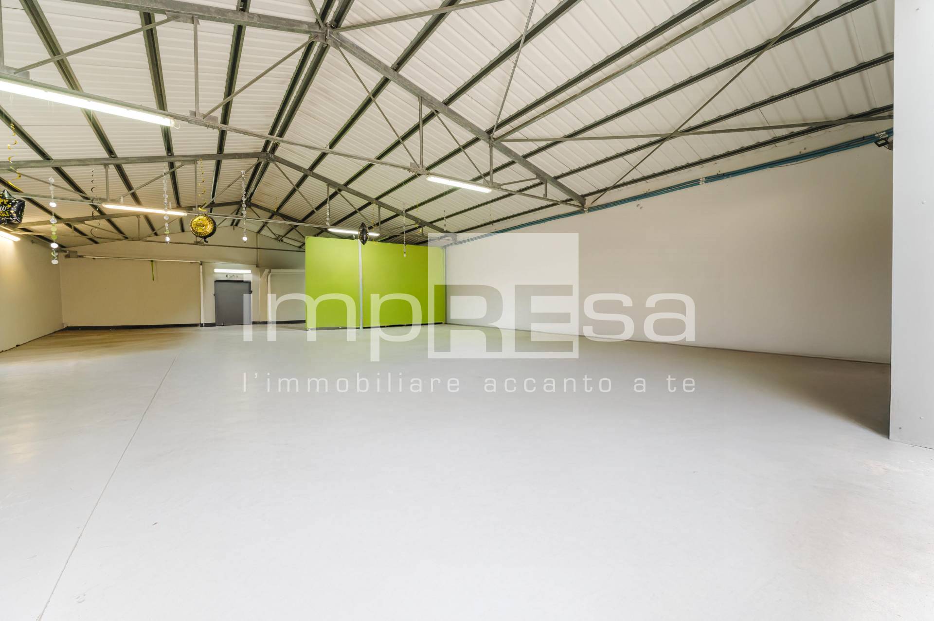 Capannone in vendita a Codogn