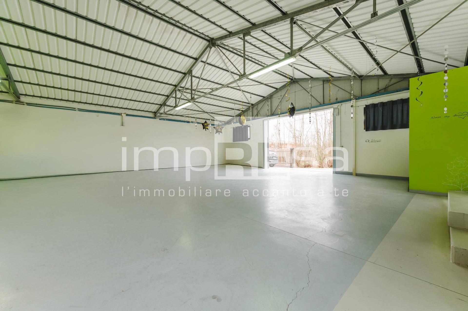 Capannone in vendita a Codogn