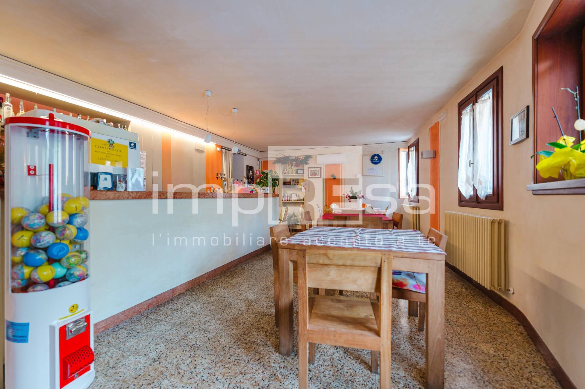 Locale commerciale in vendita a Vittorio Veneto