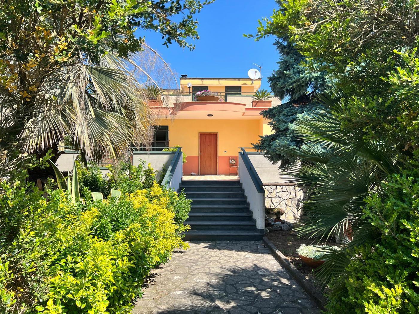 Villa con giardino a Pagani