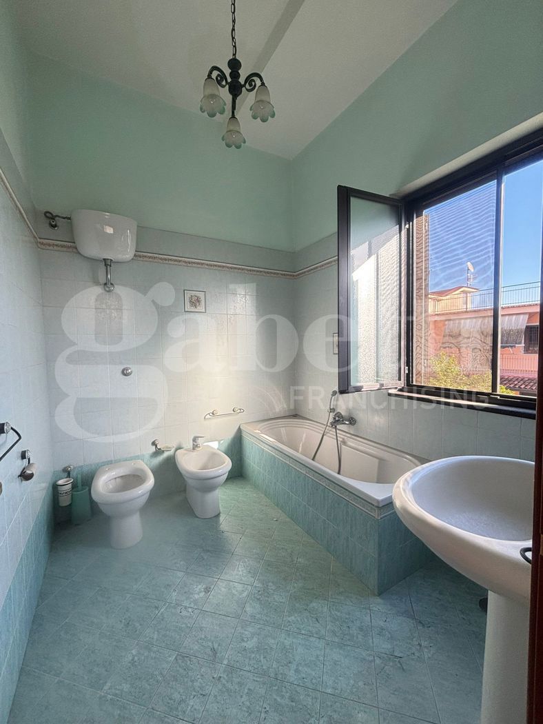 Casa indipendente con giardino a Scafati