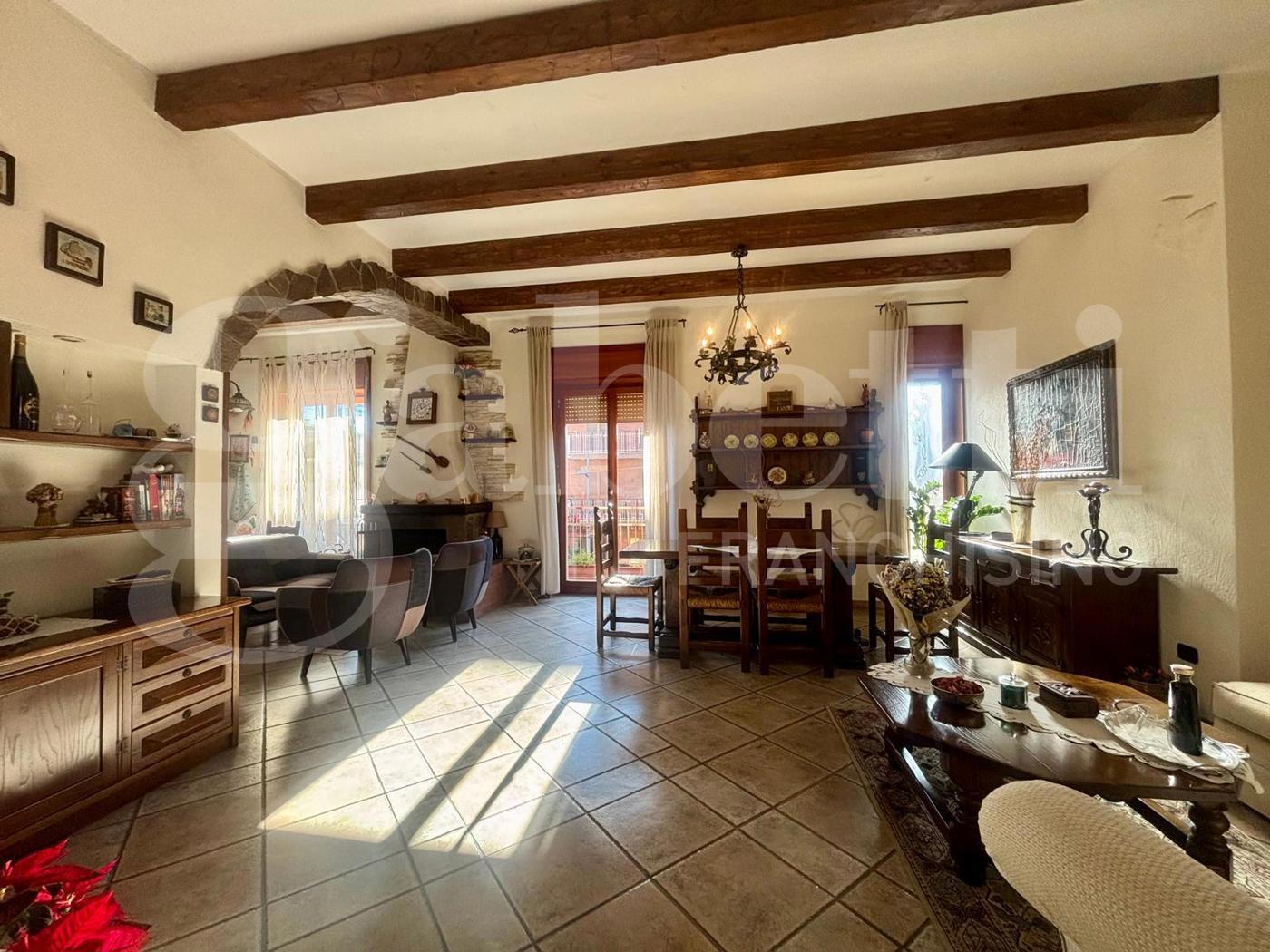 Quadrilocale con box a Scafati