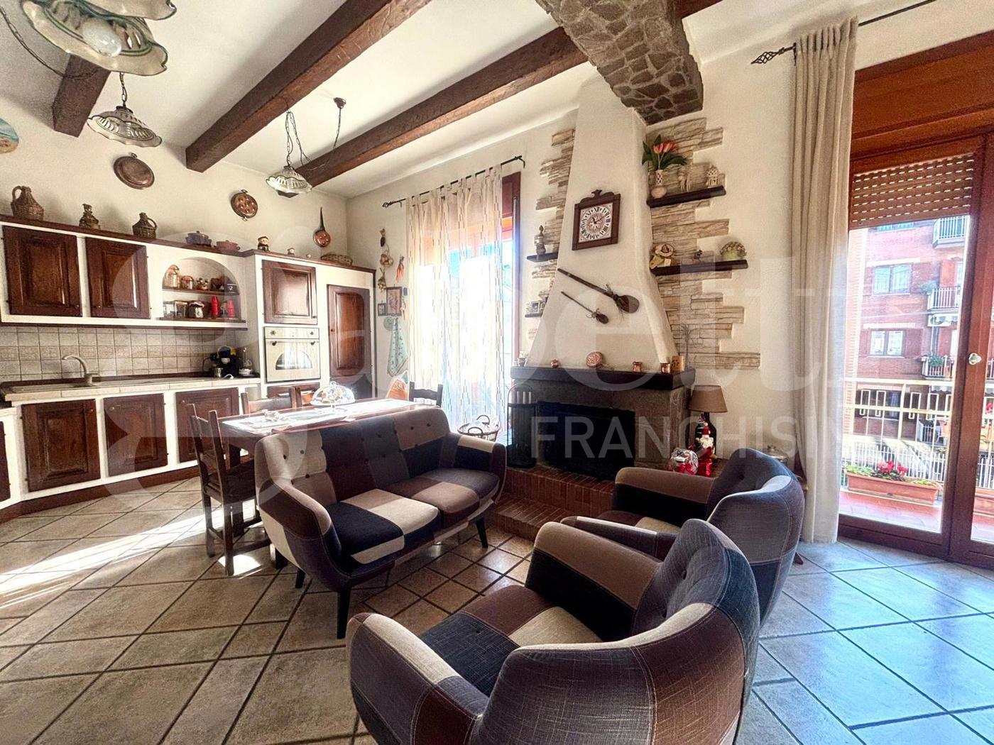 Quadrilocale con box a Scafati