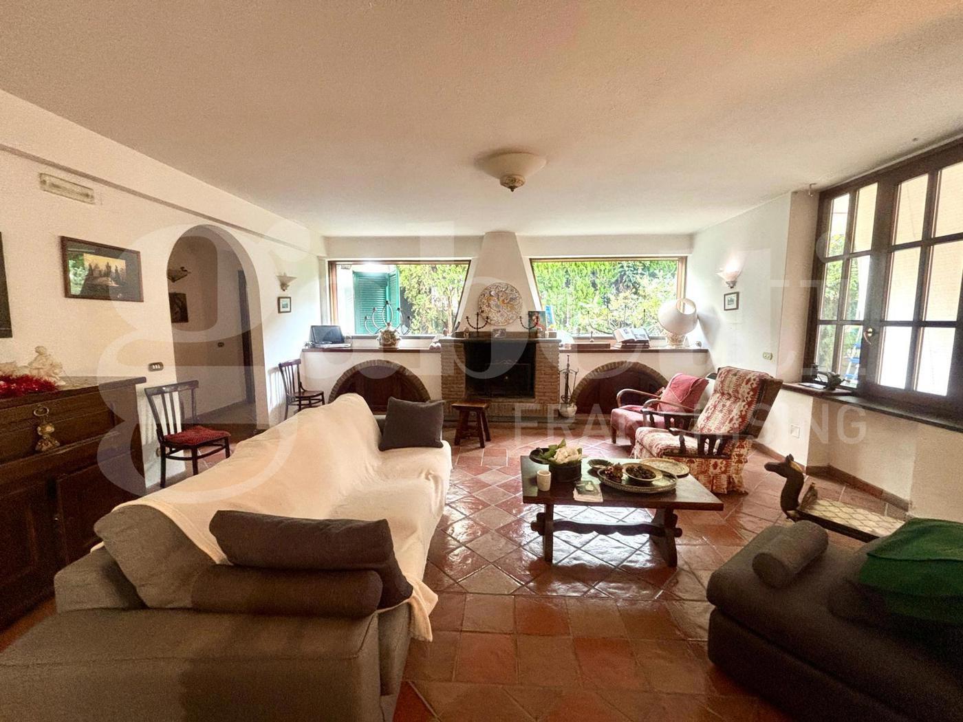 Villa Bifamiliare con giardino a Scafati