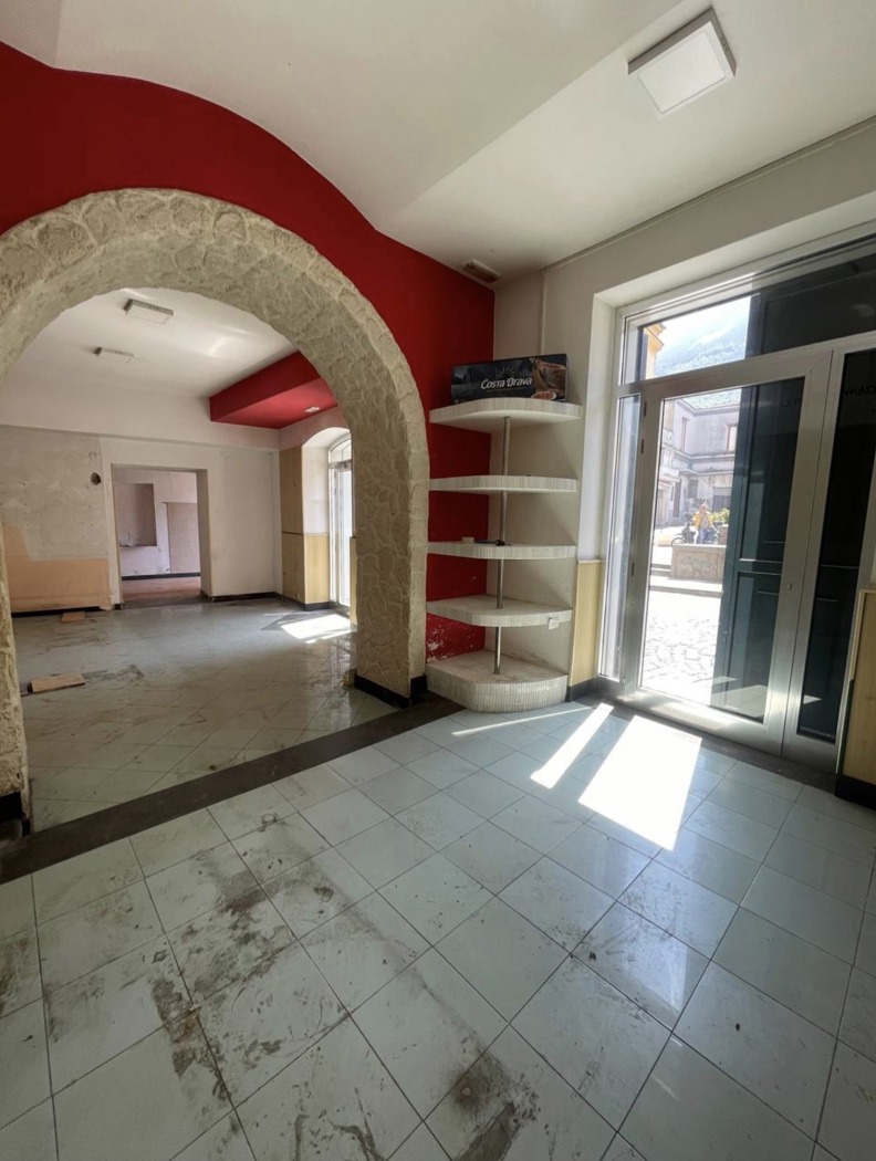 Negozio in vendita a Pagani