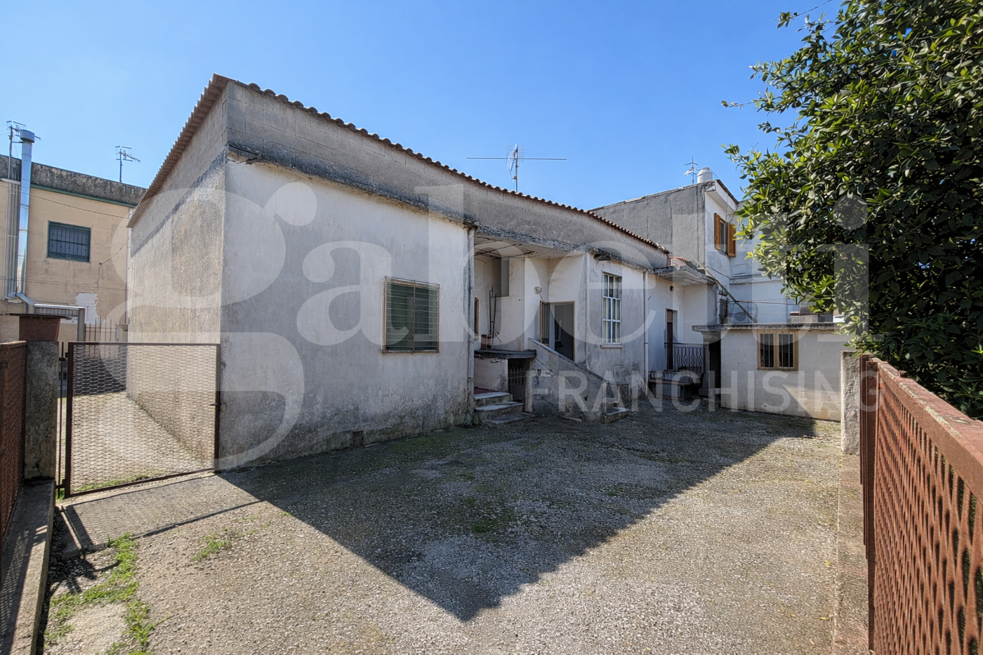 Casa indipendente con giardino a Scafati