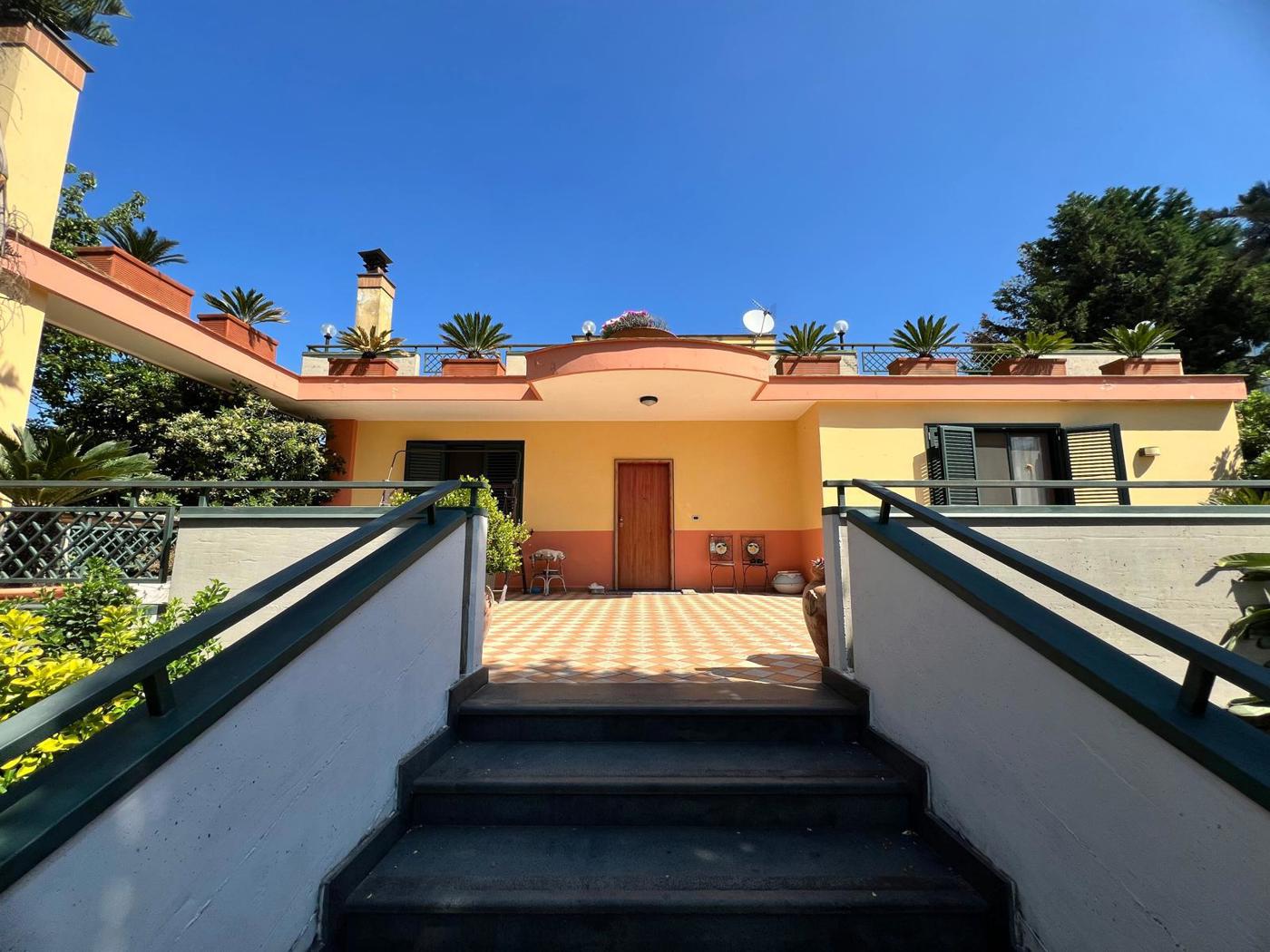 Villa con giardino a Pagani