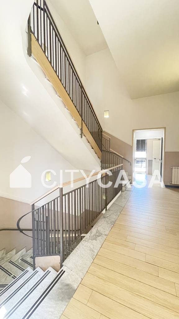 STABILE/PALAZZO in affitto a Roma, Trieste