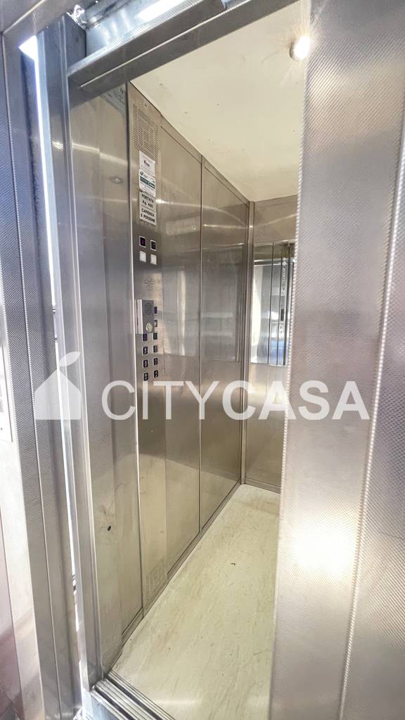 STABILE/PALAZZO in affitto a Roma, Trieste