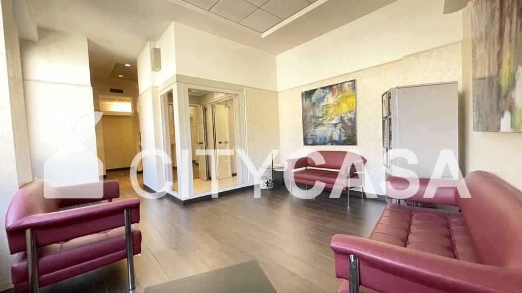 STABILE/PALAZZO in affitto a Roma, Trieste