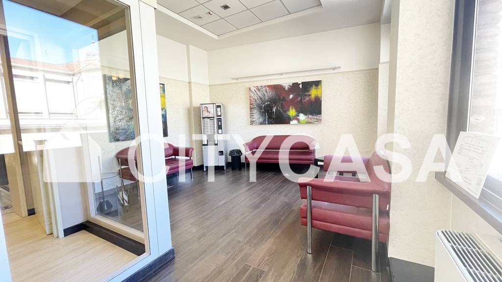 STABILE/PALAZZO in affitto a Roma, Trieste