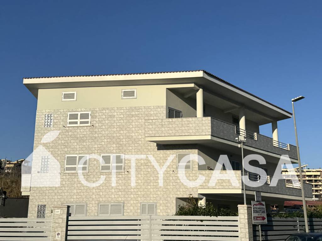 EDIFICIO CIELO TERRA in vendita a Roma, Monte Sacro