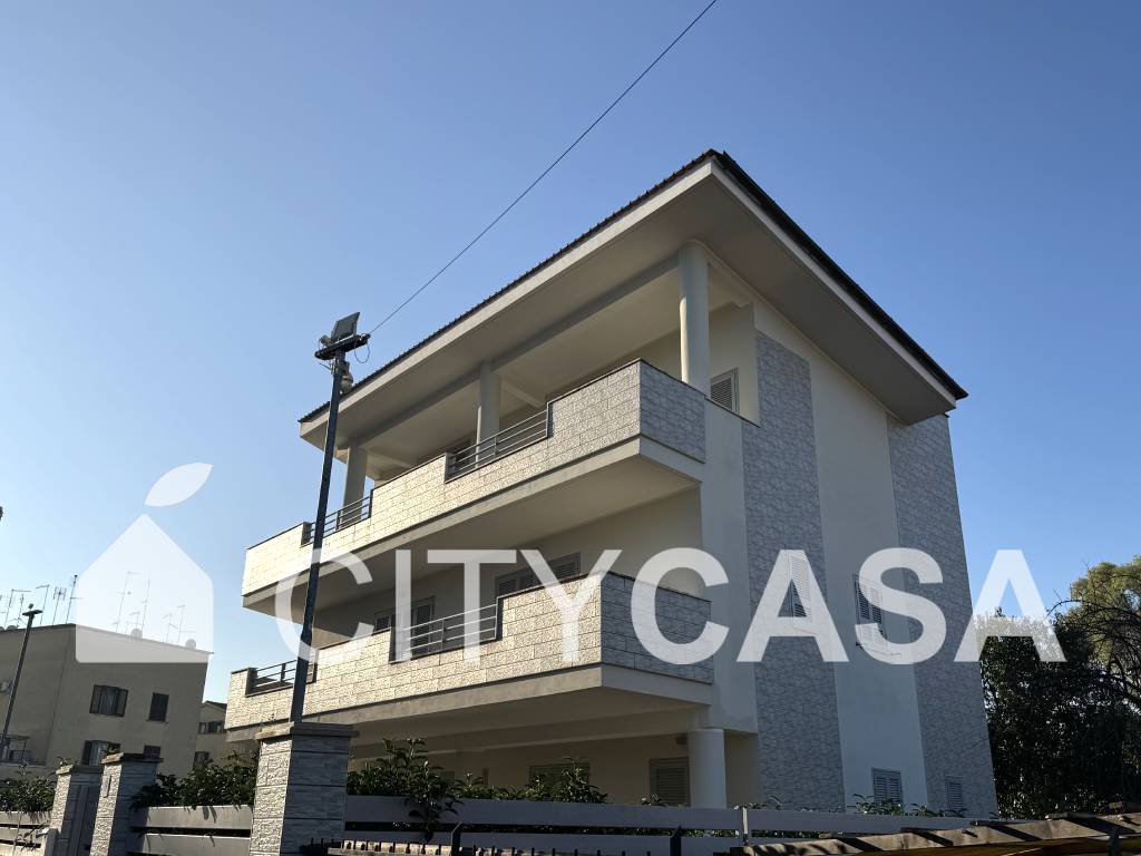 EDIFICIO CIELO TERRA in vendita a Roma, Monte Sacro