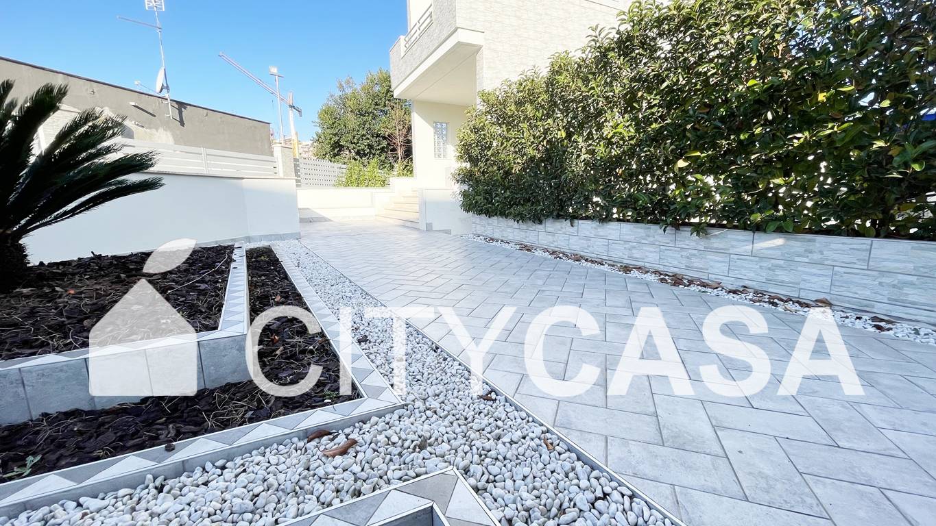 EDIFICIO CIELO TERRA in vendita a Roma, Monte Sacro