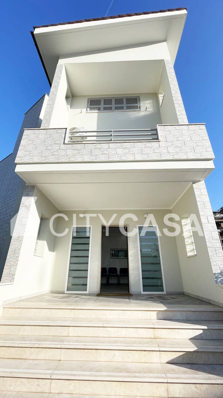 EDIFICIO CIELO TERRA in vendita a Roma, Monte Sacro