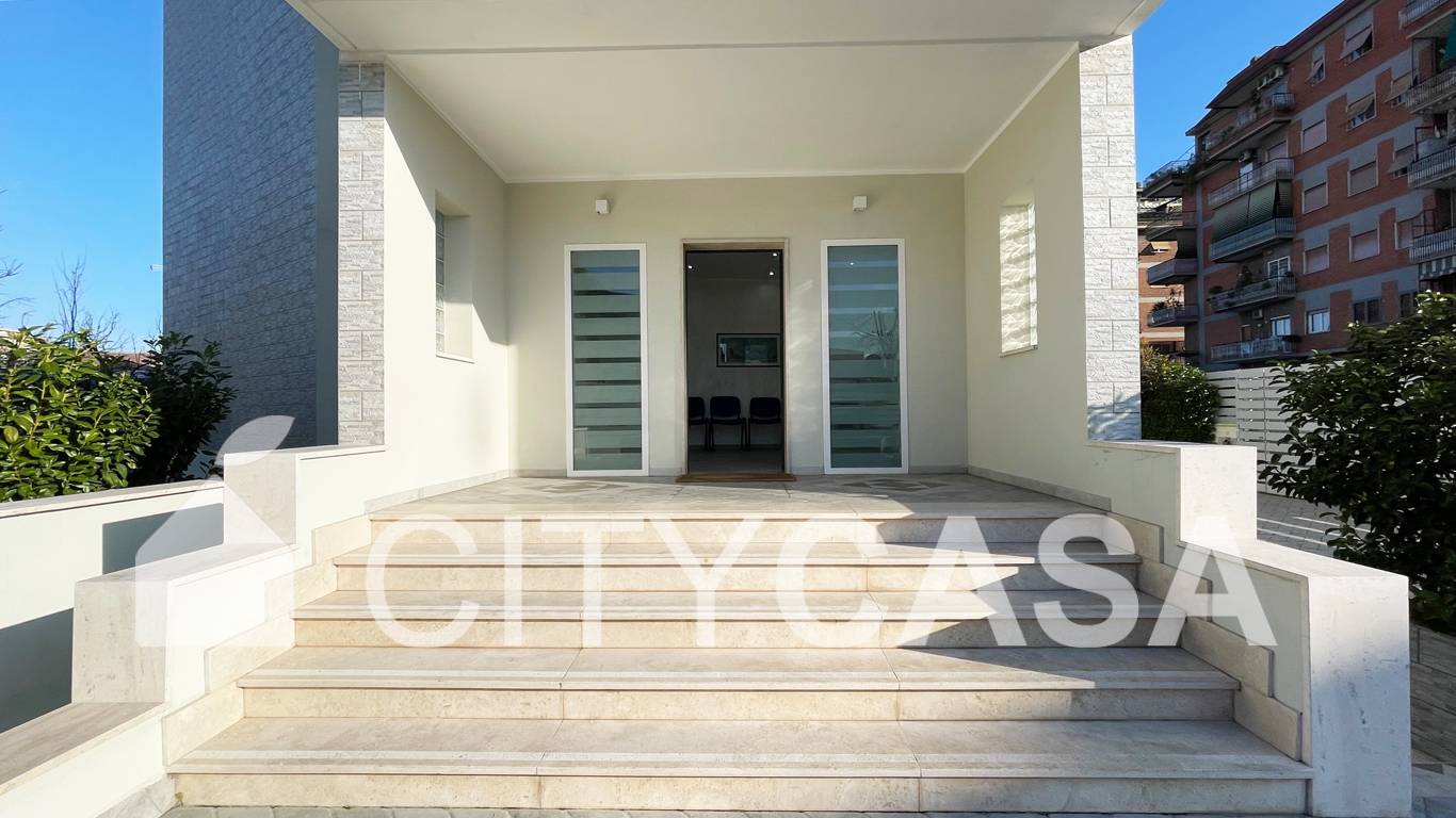 EDIFICIO CIELO TERRA in vendita a Roma, Monte Sacro