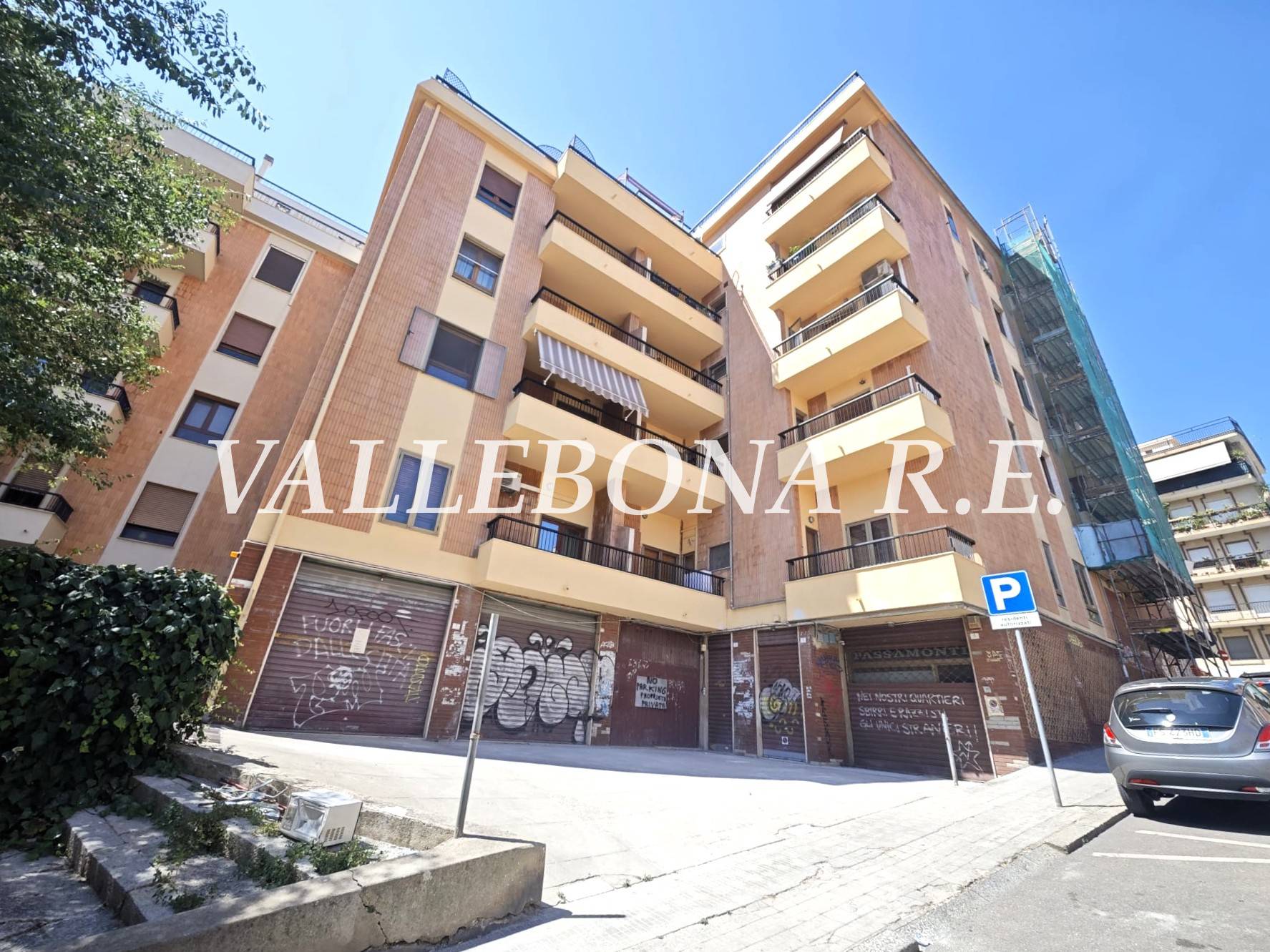 Locale Commerciale in vendita a Cagliari, Cagliari - Villanova/Castello