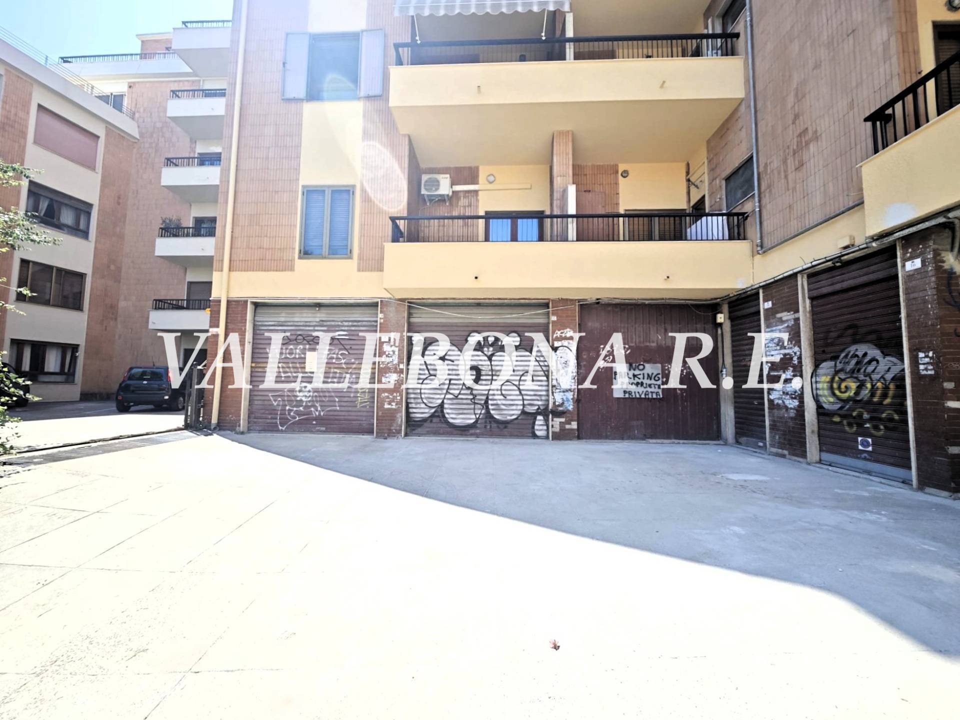 Locale Commerciale in vendita a Cagliari, Cagliari - Villanova/Castello