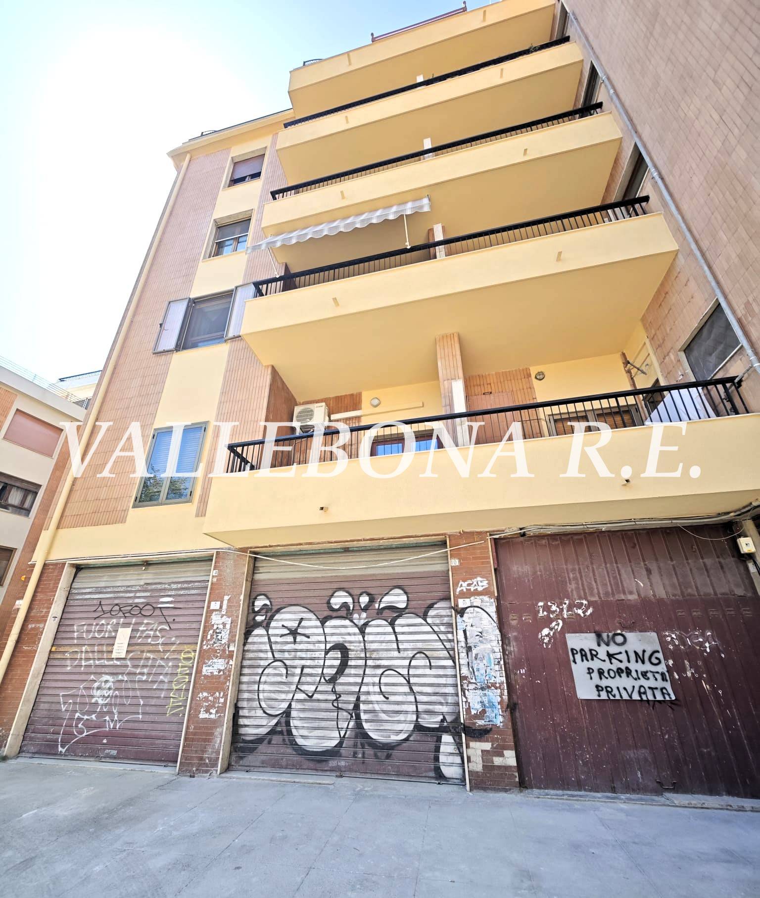 Locale Commerciale in vendita a Cagliari, Cagliari - Villanova/Castello