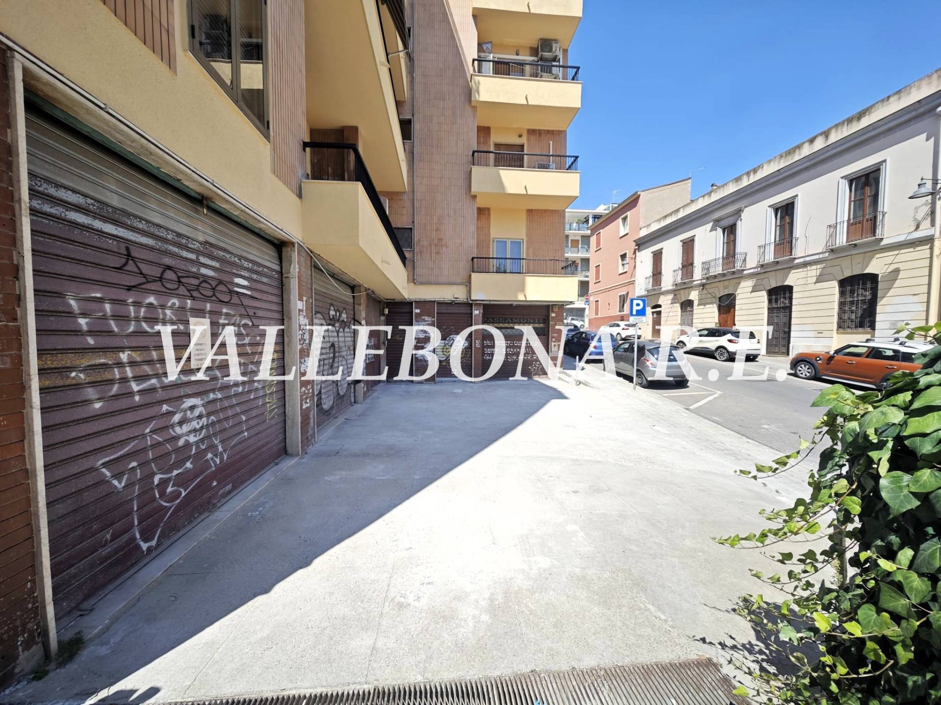 Locale Commerciale in vendita a Cagliari, Cagliari - Villanova/Castello