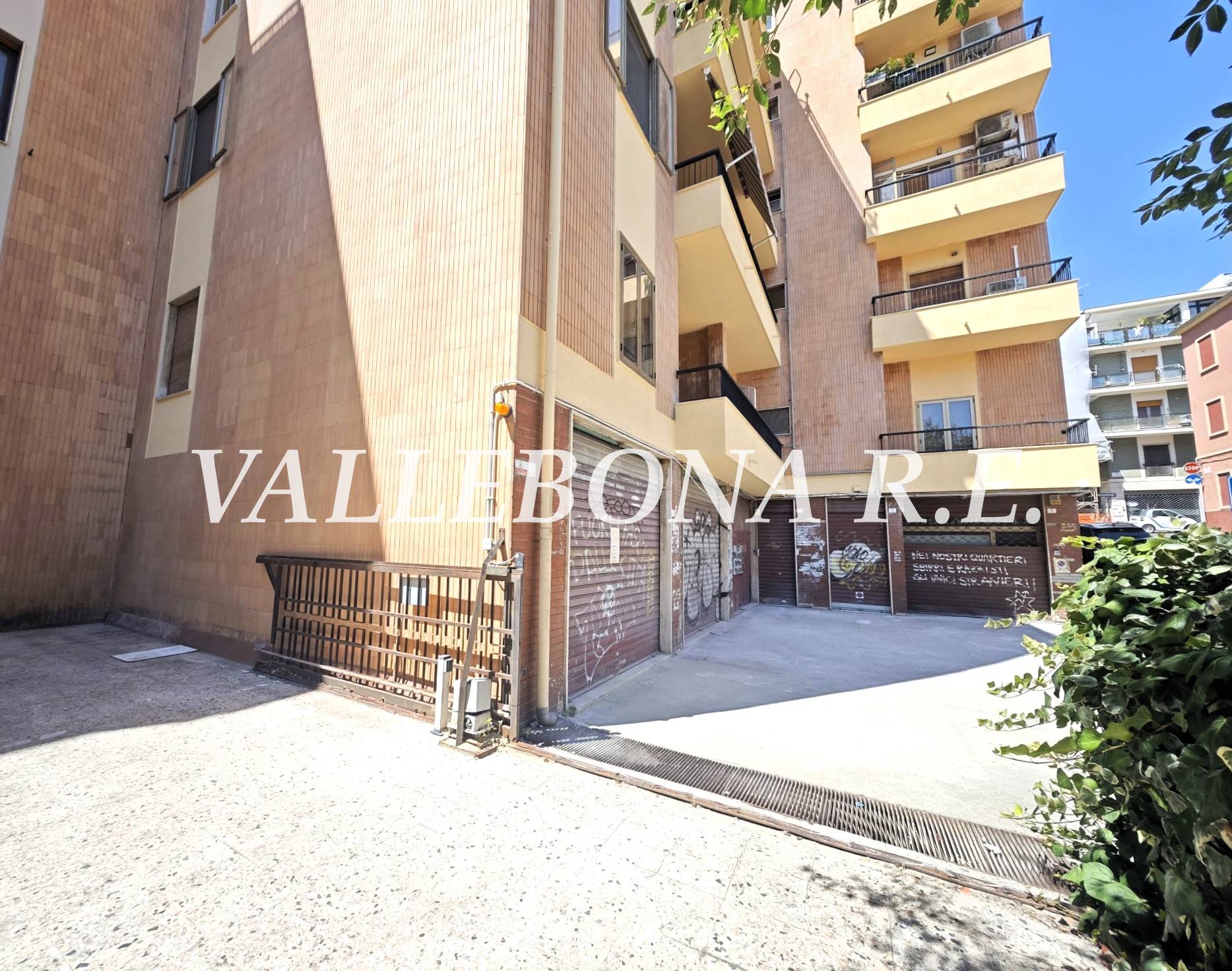 Locale Commerciale in vendita a Cagliari, Cagliari - Villanova/Castello