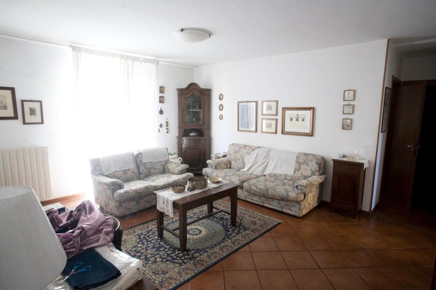 Casa indipendente con giardino, Carrara centro