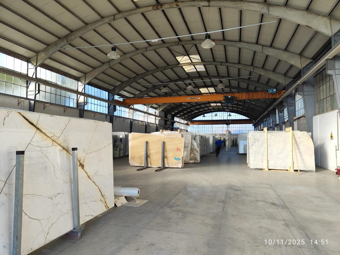 Capannone in vendita a Massa