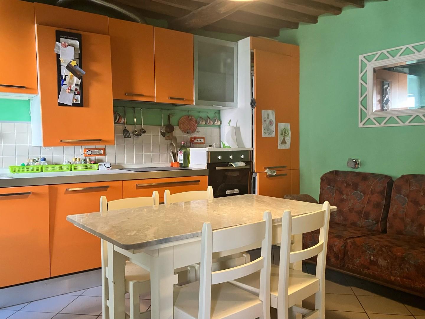 Trilocale in vendita, Carrara avenza
