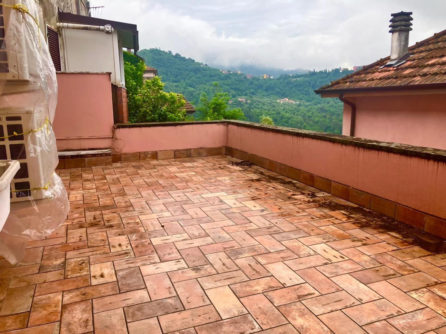 Villa con giardino, Calice al Cornoviglio madrignano