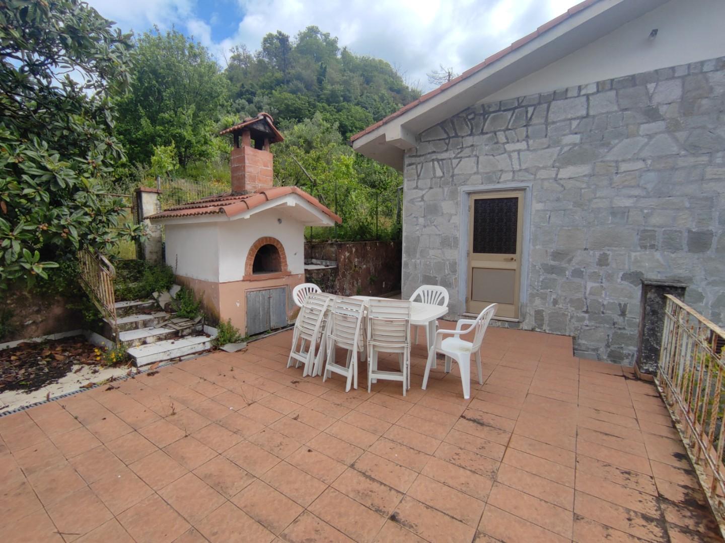 Casa indipendente con giardino, Follo valdurasca