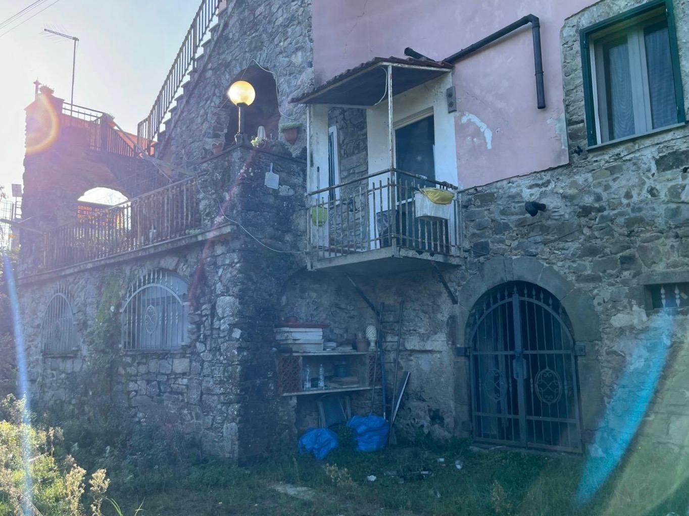 Bilocale con giardino a Beverino