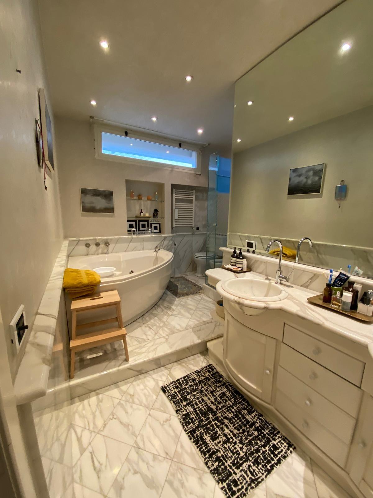 Attico vista mare, Seravezza querceta