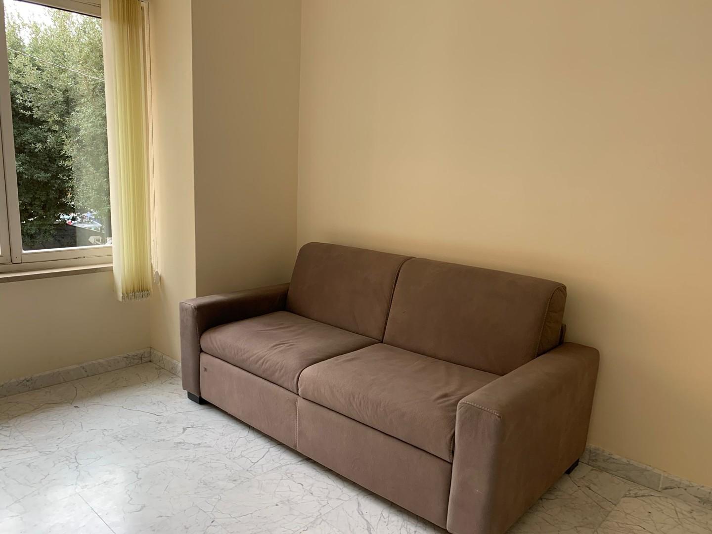 Bilocale arredato in affitto, Carrara centro