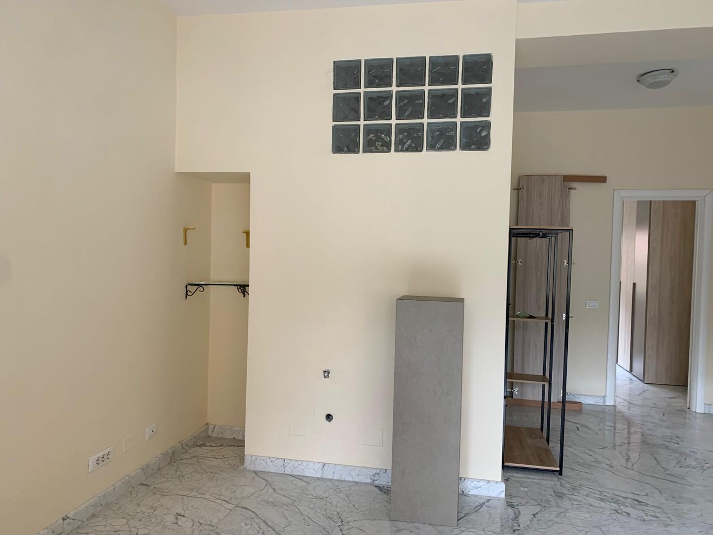 Bilocale arredato in affitto, Carrara centro