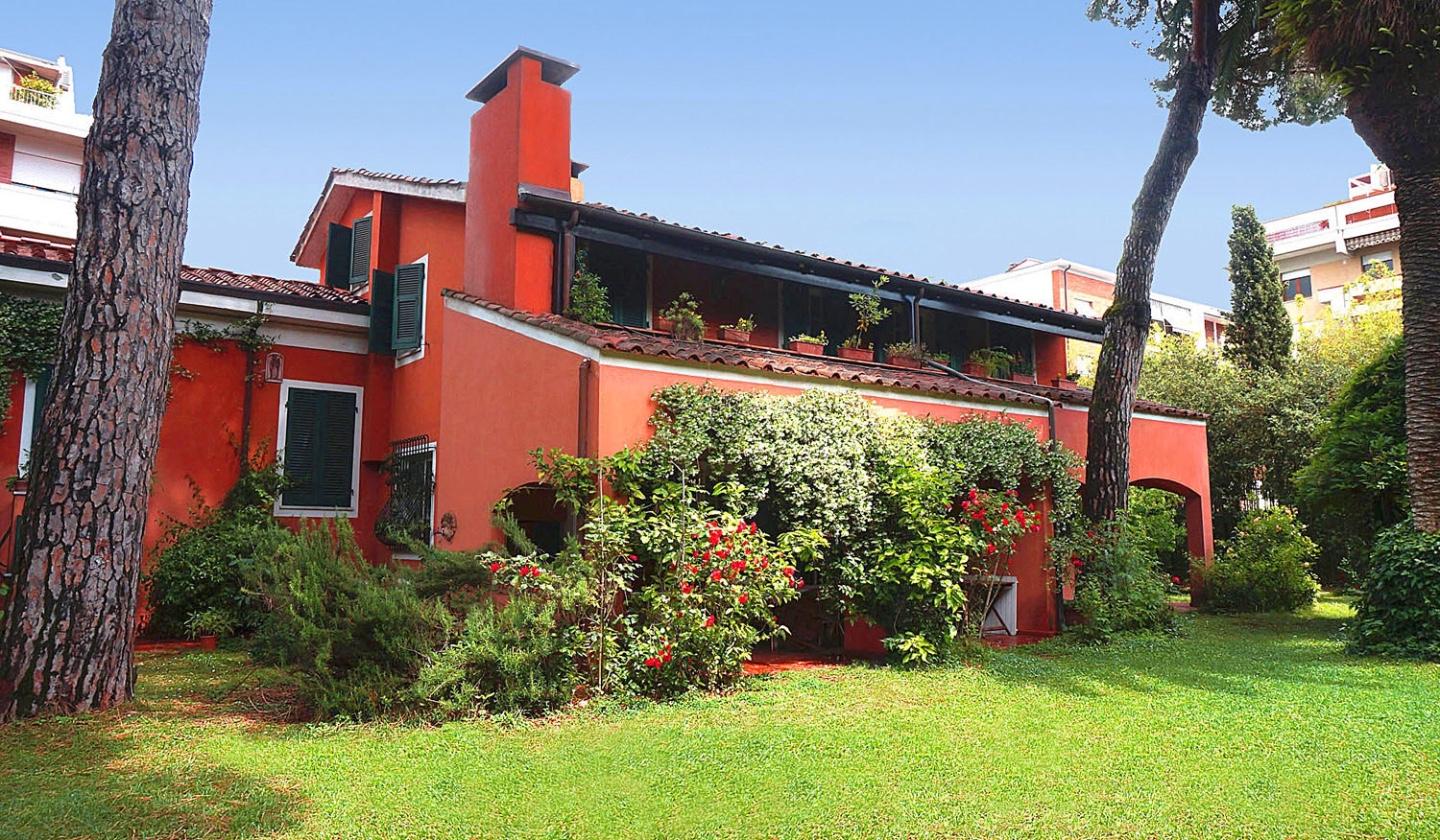 Villa con giardino, Carrara avenza