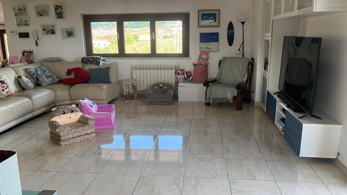 Appartamento in vendita a Ortonovo