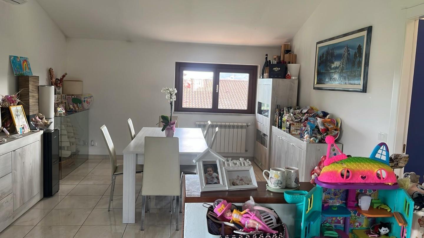 Appartamento in vendita a Ortonovo