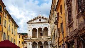 Locale commerciale in affitto, Massa centro
