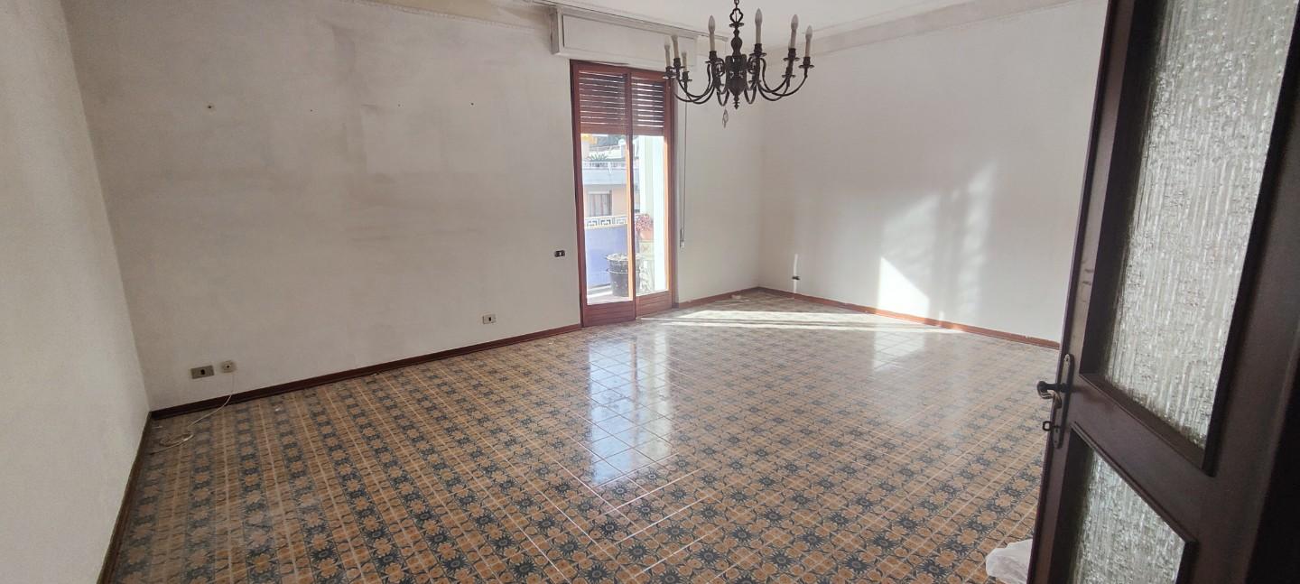 Appartamento da ristrutturare, Carrara centro