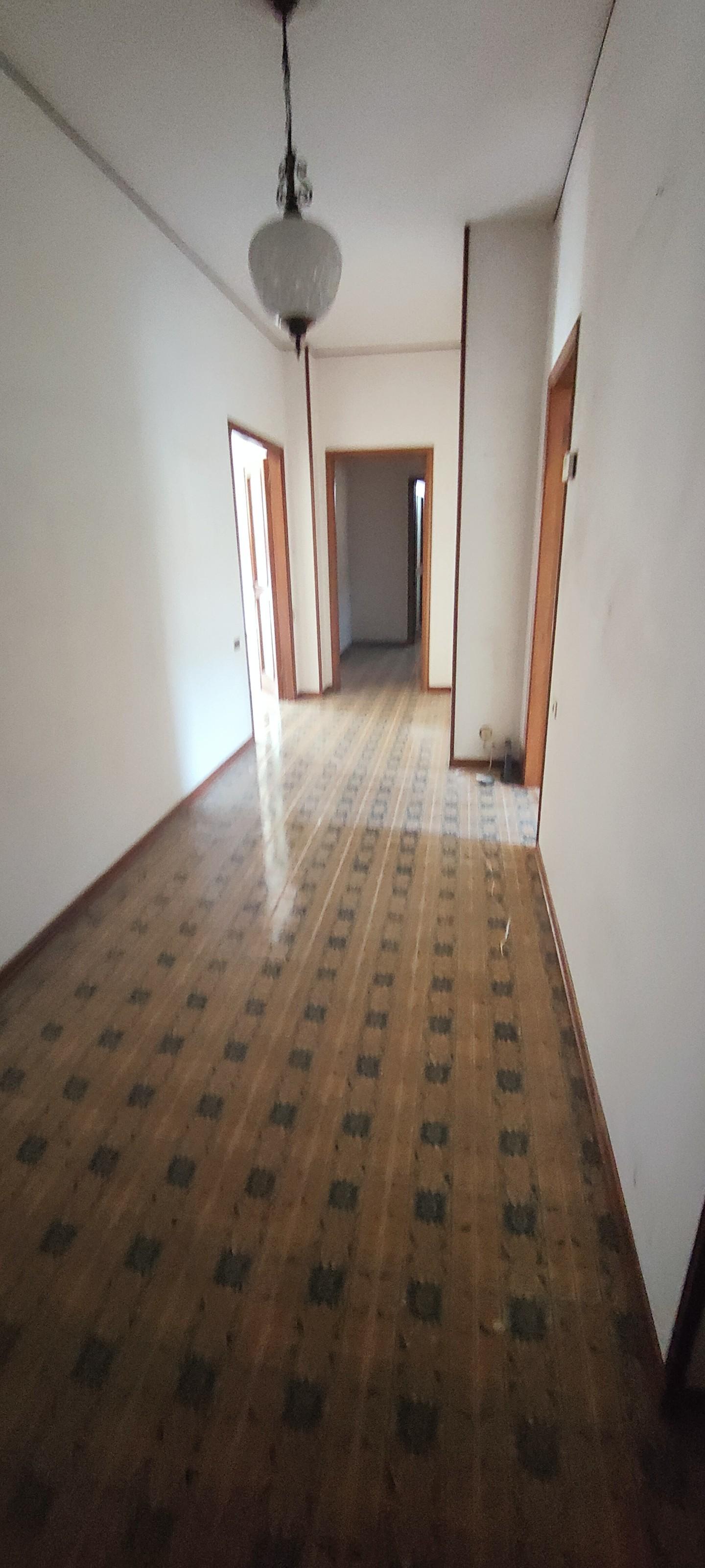 Appartamento da ristrutturare, Carrara centro