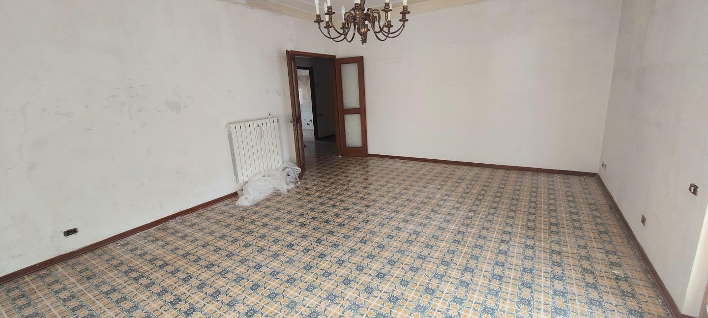 Appartamento da ristrutturare, Carrara centro