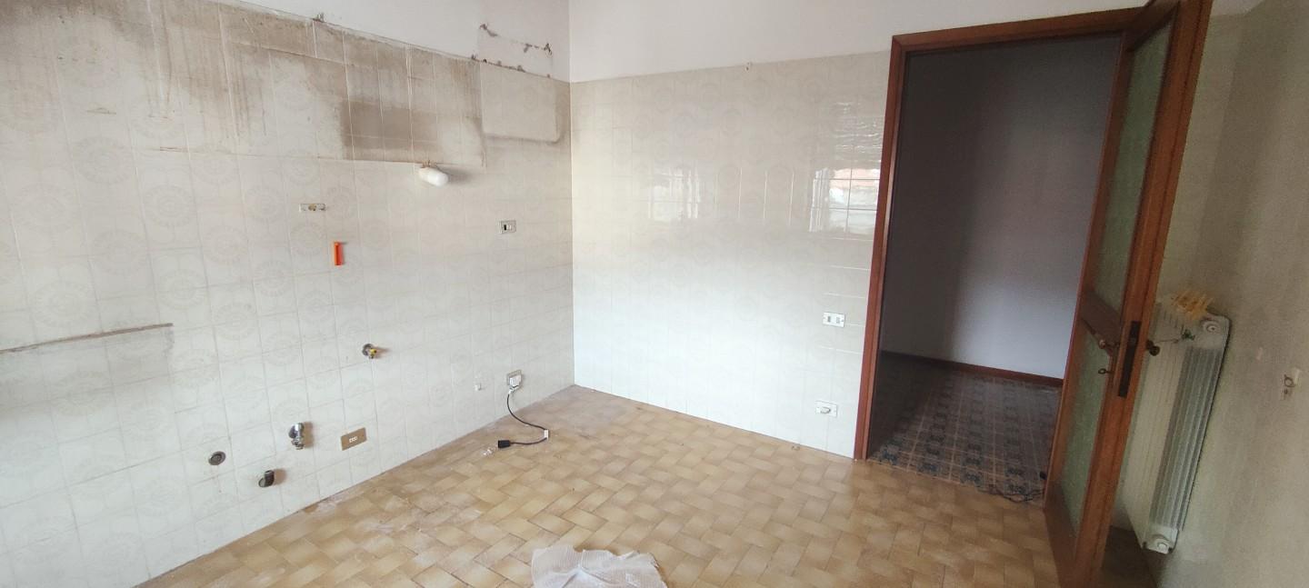 Appartamento da ristrutturare, Carrara centro