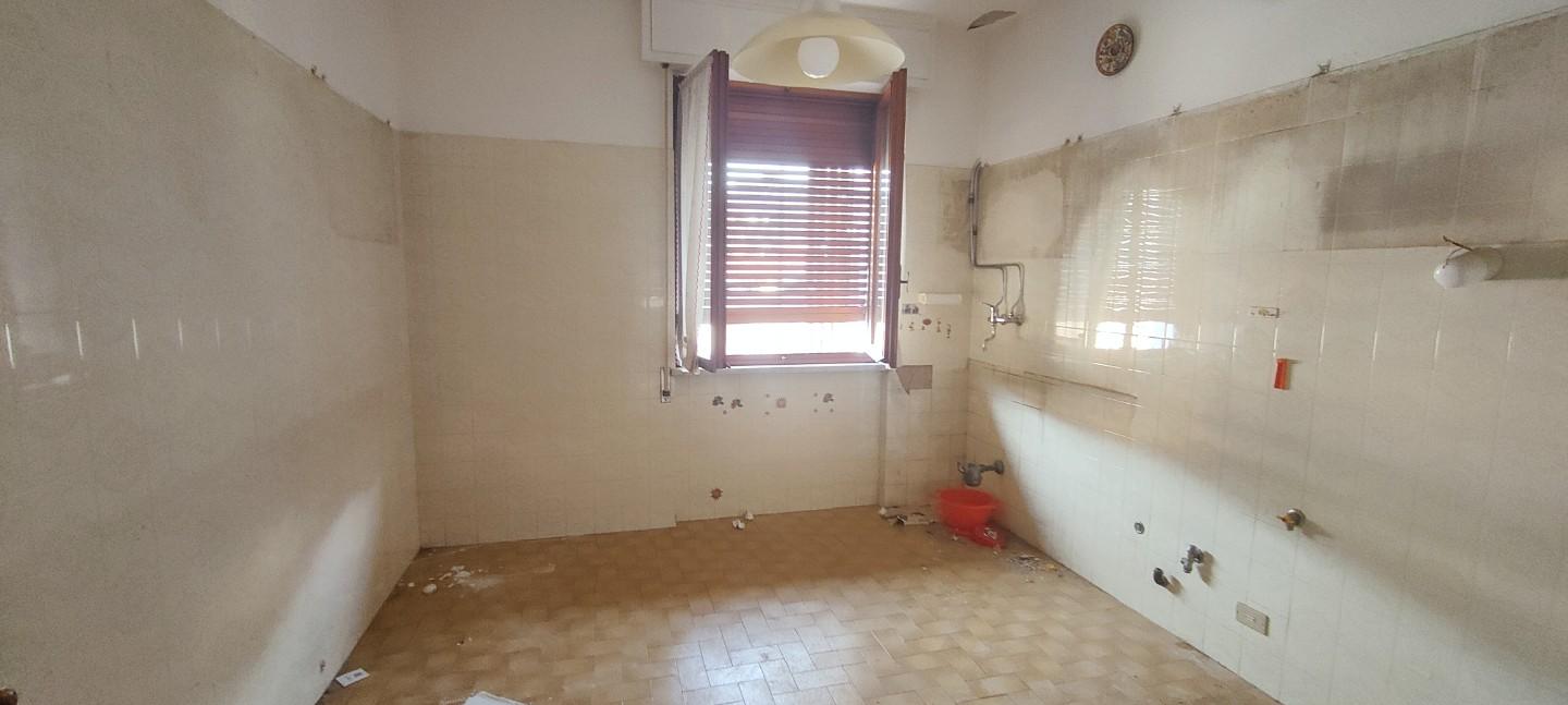 Appartamento da ristrutturare, Carrara centro