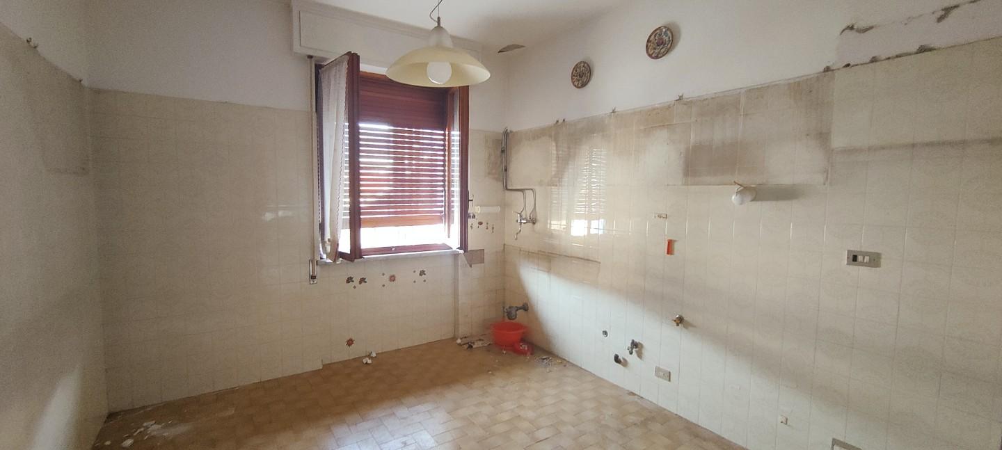 Appartamento da ristrutturare, Carrara centro