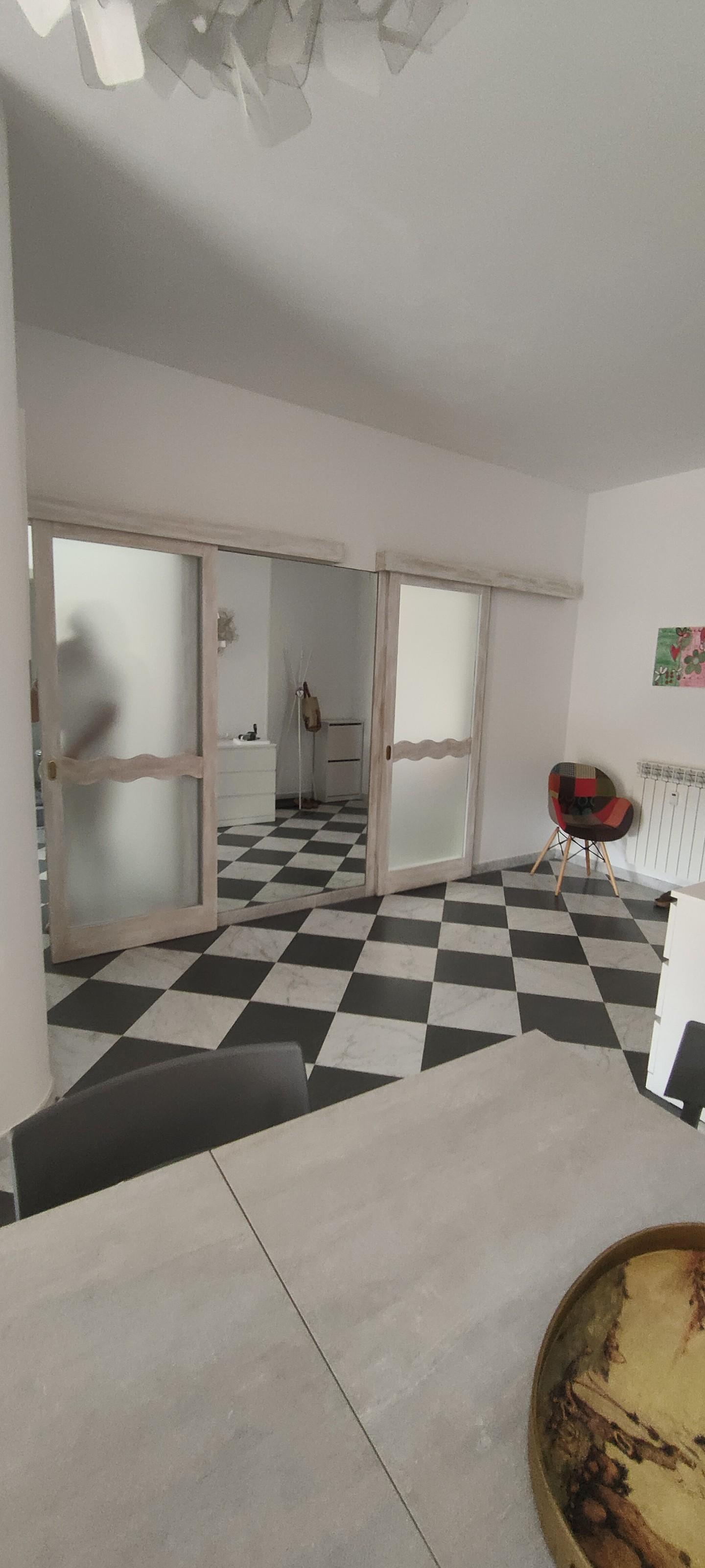 Appartamento con terrazzo, Carrara marina di